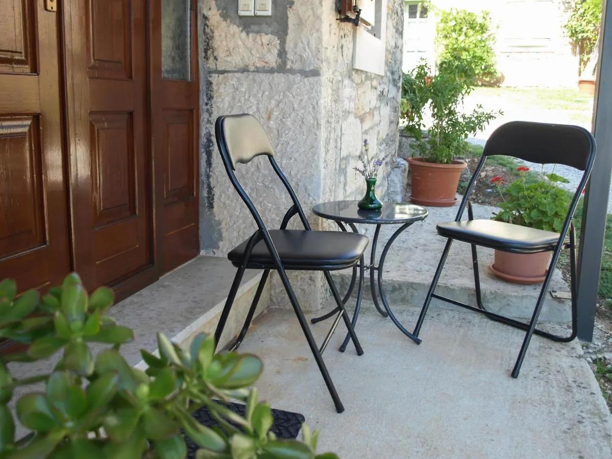 Sveti Lovreč Pazenatički Apartments Heraki קרואטיה