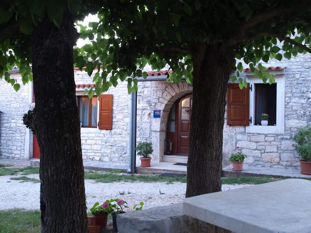 Apartments Heraki Sveti Lovreč Pazenatički