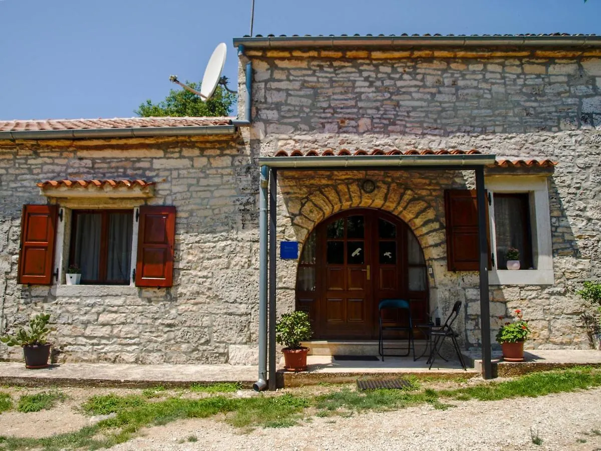 Apartments Heraki Sveti Lovreč Pazenatički