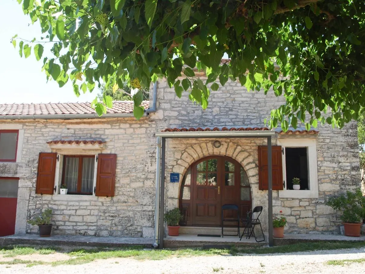 Apartments Heraki Sveti Lovreč Pazenatički 0*,