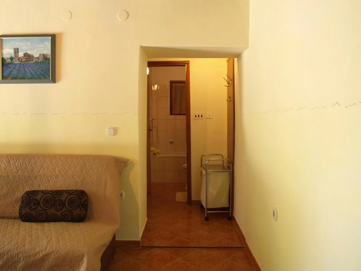 Apartments Heraki Sveti Lovreč Pazenatički
