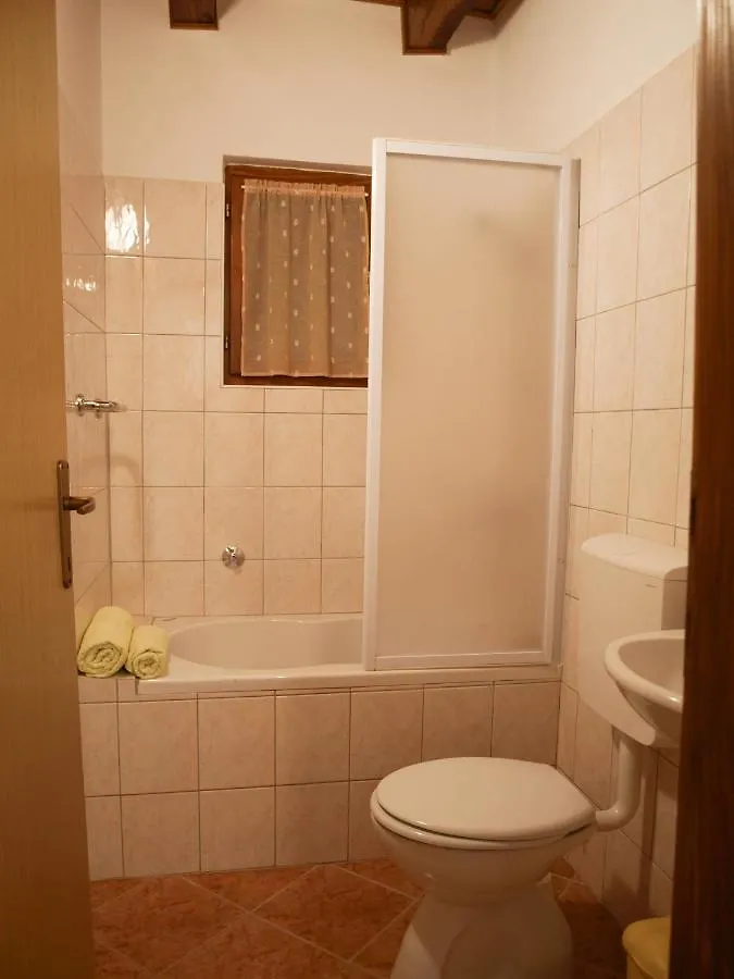 Apartments Heraki Sveti Lovreč Pazenatički