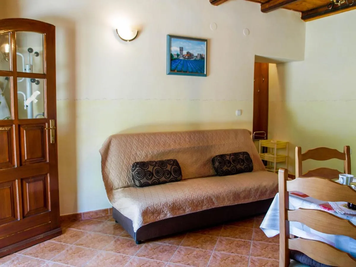 Sveti Lovreč Pazenatički Apartments Heraki קרואטיה