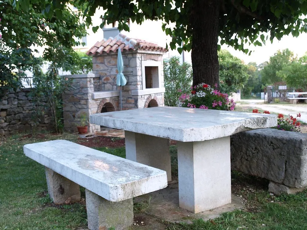 Sveti Lovreč Pazenatički Apartments Heraki 0*, Sveti Lovreč Pazenatički
